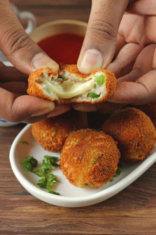 Raw Chicken Cheese Filled Balls (500g)